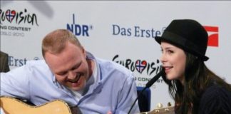 Spontan sang Lena ihren Siegestitel auf der Pressekonferenz in Köln. copyright: Andrea Matzker/ CityNEWS