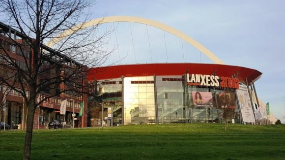Gäste mit Ziel LANXESS arena müssen längere Fahrtzeiten einplanen. copyright: CityNEWS / Alex Weis