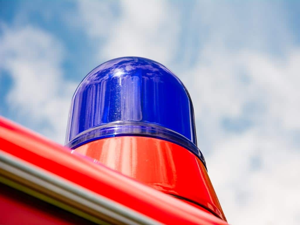 Blaulicht und Martinshorn: Richtiges Verhalten bei Polizei und Feuerwehr