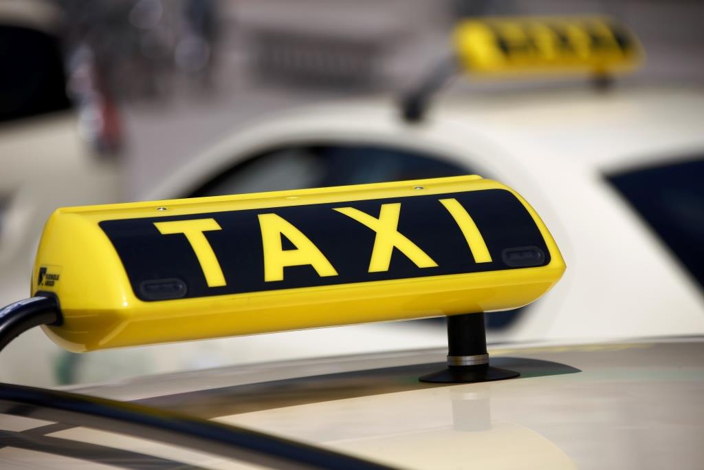 Taxi Ruf Köln: Über 800 Unternehmen, 1.1000 Wagen und 3.000 Fahrer copyright: Q.pictures / pixelio.de