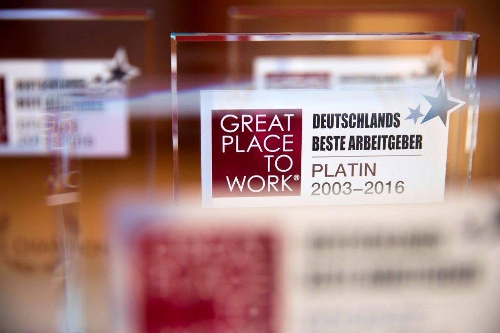 100 Unternehmen aus dem gesamten Bundesgebiet nahmen in Berlin die Auszeichnungen für besondere Qualität und Attraktivität als Arbeitgeber entgegen copyright: Gero Breloer für Great Place to Work