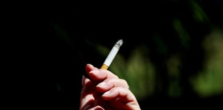 Risiken des Rauchens für Frauen größer als für Männer copyright: Rainer Brückner / pixelio.de