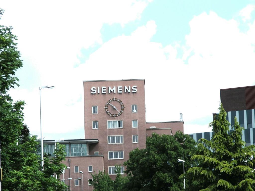 Siemens ist nicht nur eines der größten Unternehmen Deutschlands, sondern gehört auch in Nordrhein-Westfalen zu den wichtigsten Arbeitgebern. copyright; Hartmut910 / pixelio.de