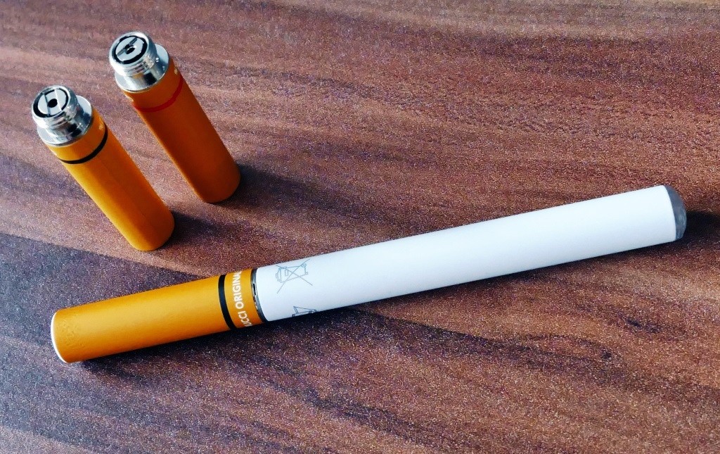 Äußerlich sind die elektrischen Zigaretten den klassischen sehr ähnlich – das Design wird mit Bedacht dem der herkömmlichen Zigarette angepasst. copyright: pixabay.com