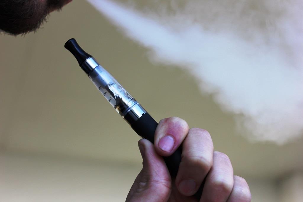Der Dampf der E-Zigarette ist geruchs- und rückstandlos copyright: pixabay.com