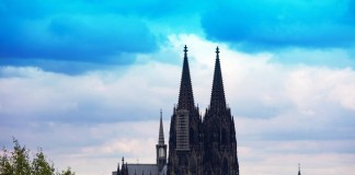 Erzbistum Köln: Leichter Anstieg der Taufen und Beerdigungen - Zahl der Kirchenaustritte gesunken copyright: Alex Weis / CityNEWS
