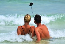 Ein Selfie im Urlaub bedeutet Gefahr fürs Zuhause copyright: pixabay.com