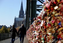 Ein Zeichen für die Liebe: Hängen Sie Ihr Liebesschloss an der Hohenzollernbrücke auf! copyright: Alex Weis / CityNEWS