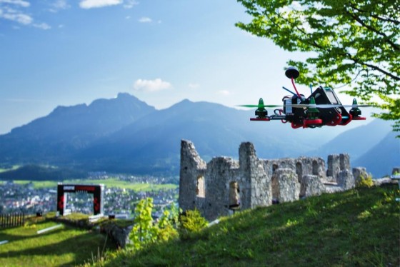 Drohnen-Rennen sind der neue Trendsport in Europa. copyright: Matthias Glaetzle