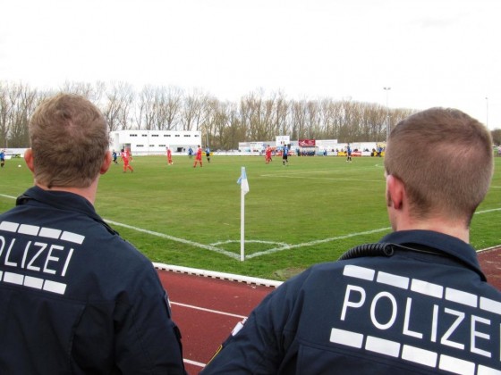 Nicht der erste Vorfall von sogenannten "Fans" des 1. FC Köln - copyright: SCHAU.MEDIA / pixelio.de