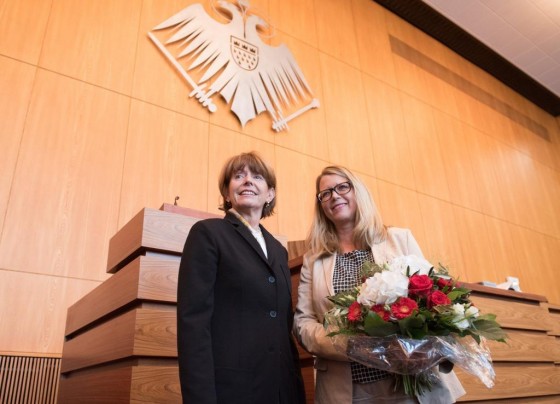 Kölns neue Verkehrsdezernentin Andrea Blome mit Oberbürgermeisterin Henriette Reker - copyright: Stadt Köln / Costa Belibasakis