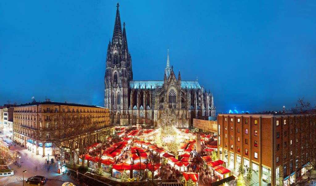 Weihnachtsmarkt am Kölner Dom: Kölsches Flair und regionale Angebote auf dem Roncalliplatz - copyright: Dieter Jacobi / KölnTourismus GmbH