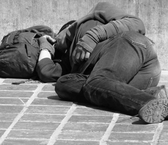 24 Stunden Hotline: Hilfe im Winter für obdachlose und hilfsbedürftige Personen - copyright: pixabay.com