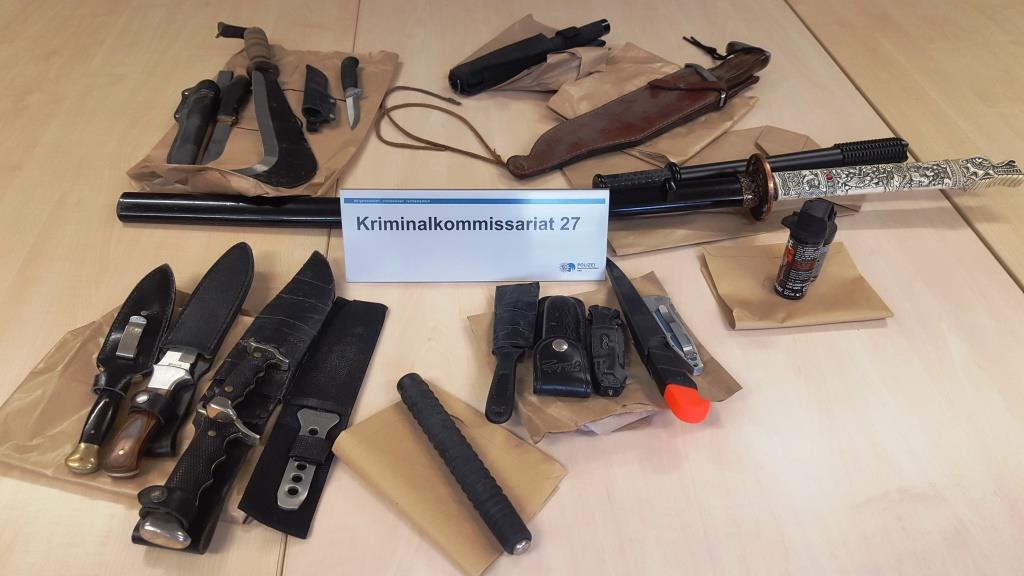 SEK findet zahlreiche Waffen und Drogen - copyright: Polizei Köln