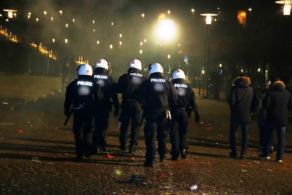 Großaufgebot an Einsatzkräften von Polizei und Stadt Köln für Sicherheit - copyright: CityNEWS / Thomas Pera