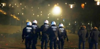 Am Abend verlagerte sich das Einsatzgebiet der Kölner Polizei von der Altstadt auf die Feiermeilen copyright: CityNEWS / Thomas Pera