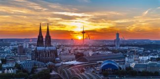 Köln wächst rasant – und kriegt, dankt vieler Berufspendler und Großbauprojekte, das Verkehrschaos nicht in den Griff. - copyright: pixabay.com