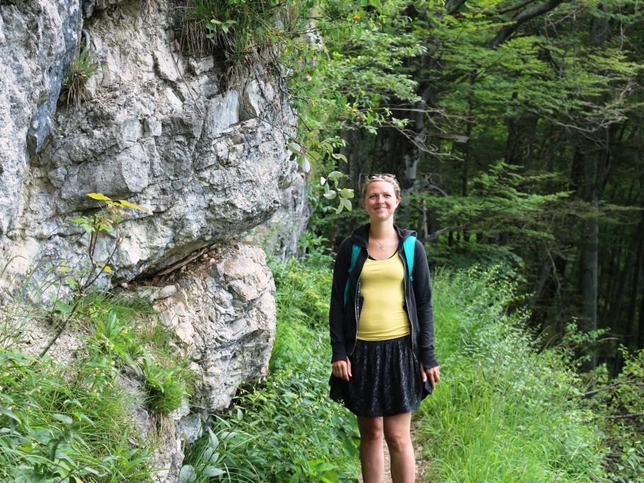 Als zertifizierte Kräuterpädagogin liebt es Tina Knauft, in der Natur unterwegs zu sein. - copyright: Michael Peter Spalek