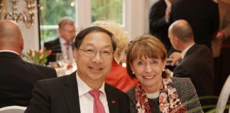 Oberbürgermeisterin Henriette Reker mit dem chinesischen Botschafter in der Bundesrepublik Deutschland, S.E. SHI Mingde - copyright: Tepass / Stadt Köln