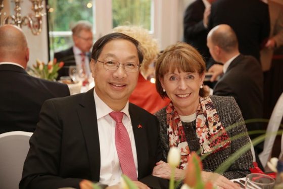 Oberbürgermeisterin Henriette Reker mit dem chinesischen Botschafter in der Bundesrepublik Deutschland, S.E. SHI Mingde beim tradionellen "China-Abend" in Köln. - copyright: Tepass / Stadt Köln