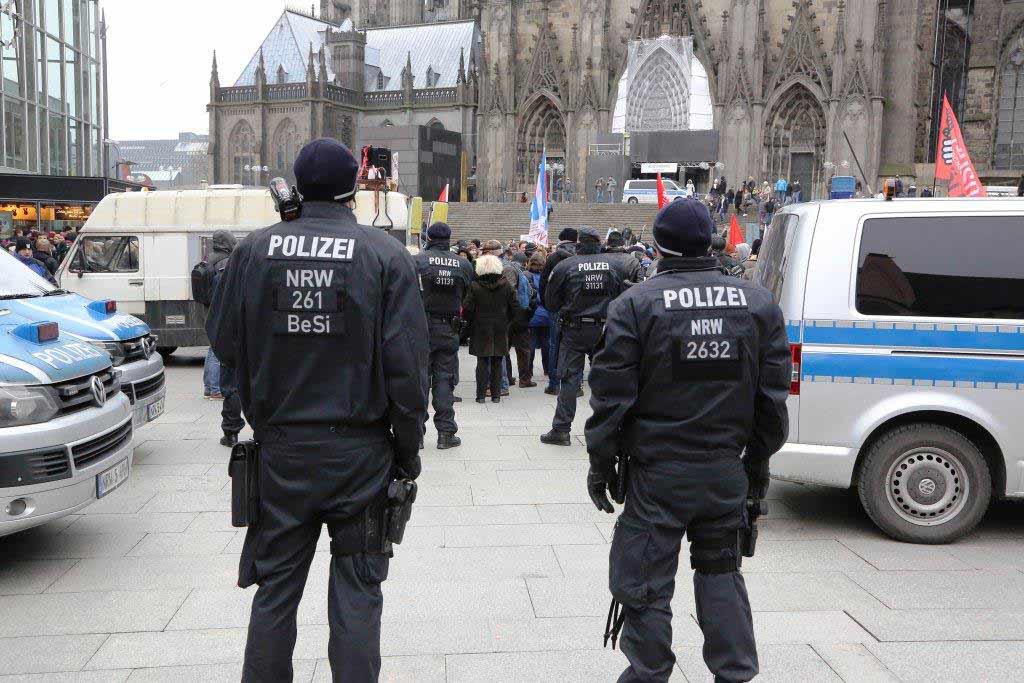 Die Polizei wird zur Groß-Demonstration neben zahlreichen Einsatzkräften auch Wasserwerfer bereithalten. (Symbolbild) copyright: Polizei Köln
