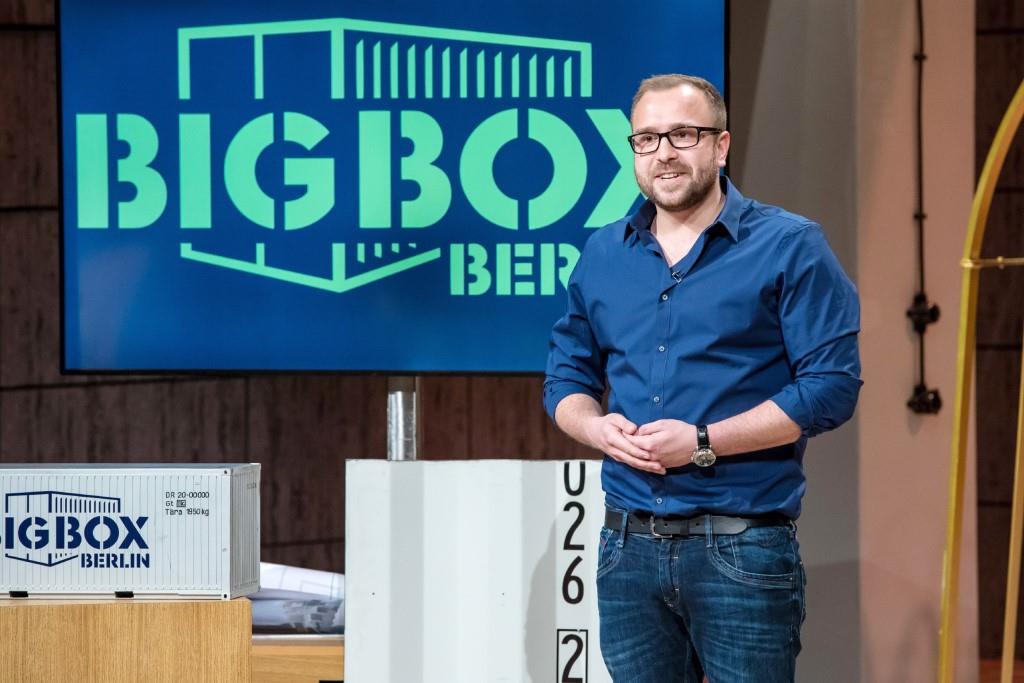 Steffen Tröger aus Berlin präsentiert mit "BigBoxBerlin" die Möglichkeiten von umgebauten Seecontainern. Er erhofft sich ein Investment von 300.000 Euro für 10 Prozent seines Unternehmens. - Foto: MG RTL D / Bernd-Michael Maurer