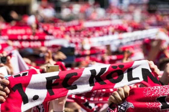 1. FC Köln: Auch in der 2. Bundesliga stonn Fans und Profis zum Effzeh! copyright: CityNEWS / Alex Weis