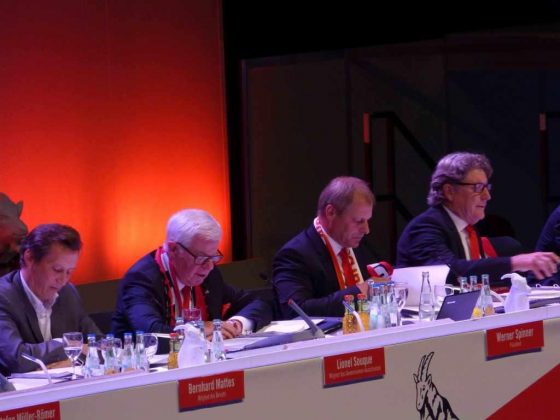 Der Vorstand des 1. FC Köln bei der Mitgliederversammlung in der LANXESS arena. copyright: CityNEWS / Heribert Eiden