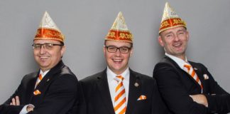 Die "Appelsinefunke" stellen das designierte Kölner Dreigestirn 2018 und "danze us der Reih" - copyright: Festkomitee Kölner Karneval