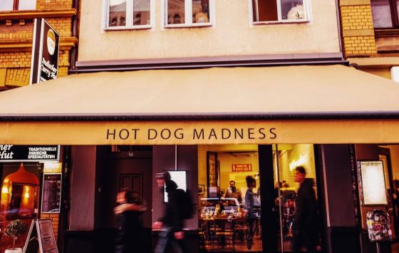 Neuer Streetfood-Hotspot auf der Aachener Straße: Mad Dogs copyright: Kieper FilmFotografie