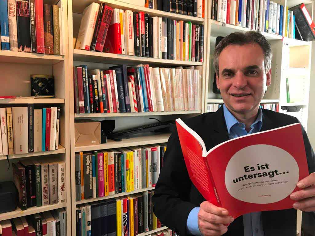 CityNEWS im Interview mit Sozialwissenschaftler Prof. Frank Überall aus Köln zu neuem "Verbote"-Buch copyright: Mareike Pede
