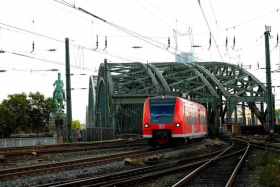 Zum Feuerwerk nach Köln: Zahlreiche zusätzliche Züge fahren zum Jahreswechsel in die Domstadt copyright: pixabay.com