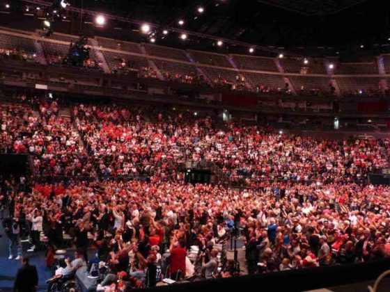 Über 6.000 Mitglieder besuchten die Mitgliederversammlung 2018 des 1. FC Köln in der LANXESS arena. copyright: CityNEWS / Heribert Eiden