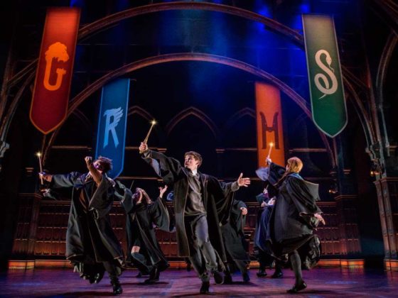 Eine Szene des Theaterstücks Harry Potter and the Cursed Child mit der Original Broadway Company copyright: Matthew Murphy