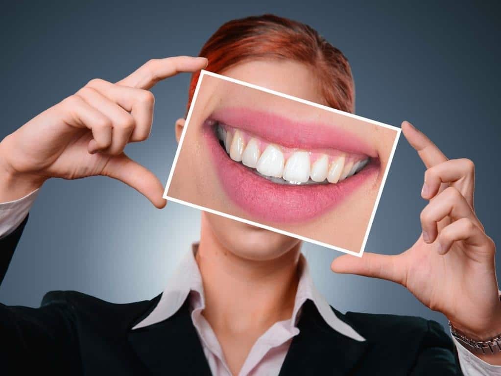 Fünf Tipps für ein strahlendes Lächeln bis ins hohe Alter copyright: pixabay.com