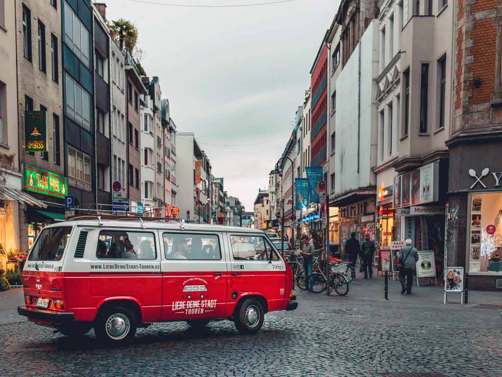 Köln im VW Bulli Oldtimer entdecken: CityNEWS verlost drei Liebe Deine Stadt-Touren copyright: LiebeDeineStadt-Touren