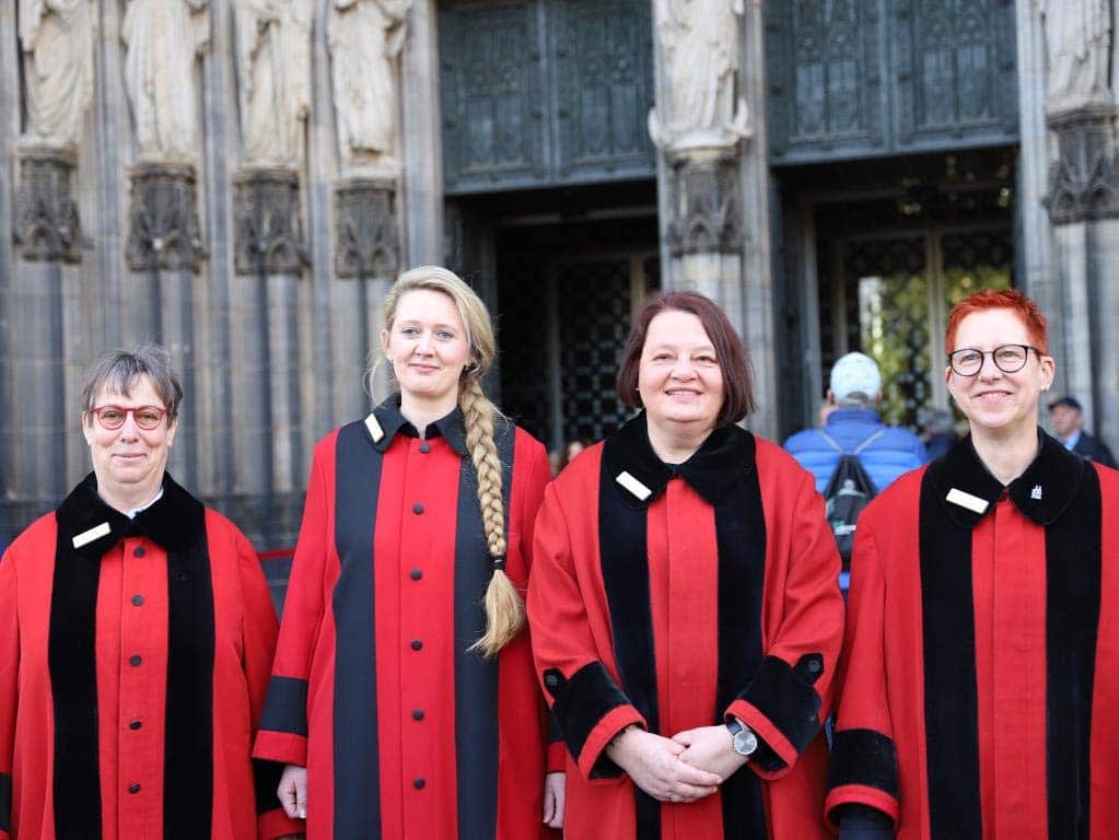 Frauen-Power im Kölner Dom: Vier Domschweizerinnen nehmen Dienst auf copyright: Hohe Domkirche Köln, Dombauhütte; Foto: P. Modanese