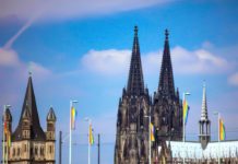 Stadt Köln schmückt die Brücken wieder im Zeichen des Regenbogens. copyright: CityNEWS