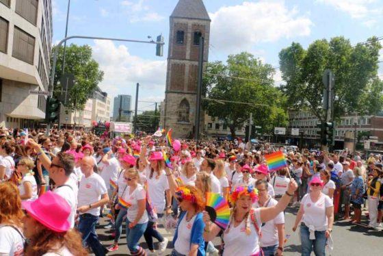 Bunt, laut und politisch. Die CSD-Demo-Parade in Köln verbuchte einen neuen Rekord mit 1,3 Millionen Besuchern. copyright: CityNEWS