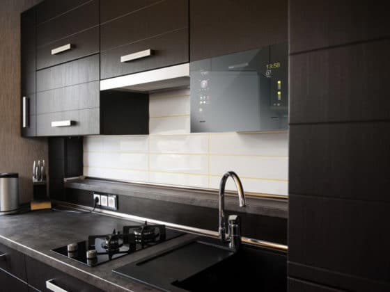 Der Küchen-Smart sorgt für Unterhaltung, Informationen und verknüpft das Smart Home bis in den Kochbereich. copyright: Mues-Tec