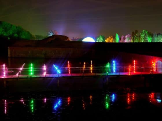 Im Oktober und November erwarten die Besucher im Brückenkopf-Park Jülich faszinierende Herbstlichter. copyright: S. Danners