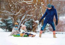 Winterurlaub mit der ganzen Familie: Was ist zu beachten? copyright: Envato / travnikovstudio