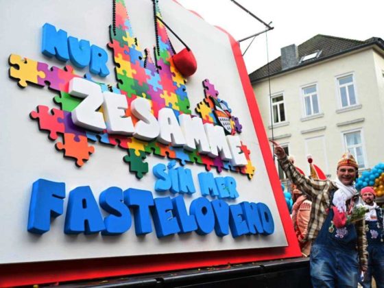 Rosenmontgaszug-Leiter Holger Kirsch präsentierte das neue Motto der Karnevals-Session. copyright: Festkomitee Kölner Karneval