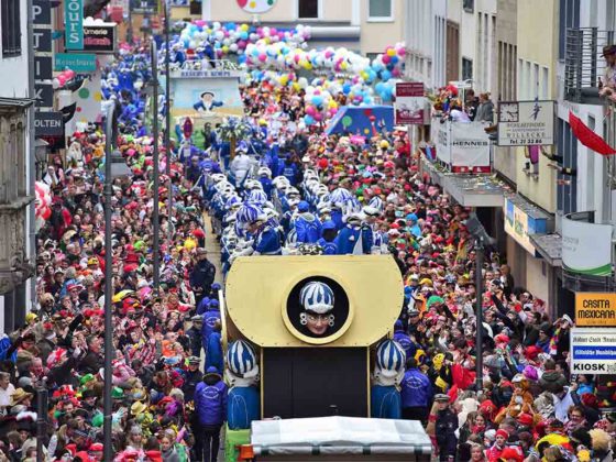 Die Reihenfolge der Gruppen im Rosenmontagszug 2020. Ganz vorne mit dabeisind traditionell die Blauen Funken. copyright: Festkomitee Kölner Karneval