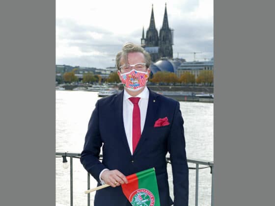 Die Schutzmaske gehört auch für Christoph Kuckelkorn zur Grundausstattung, wie hier beim Termin am 26.10.2020 zur Vorstellung des designierten Kölner Dreigestirns.