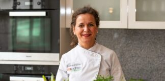 Stefanie Kleiner ist Inhaberin der Kölner Kochschule esswahres in Sülz. Ab sofort bietet die Genuss-Expertin flexible Online-Kochkurse an.