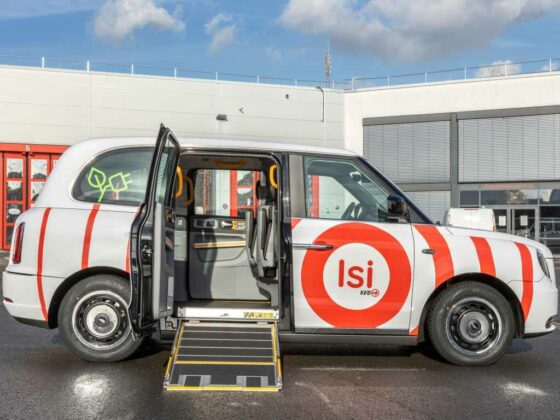 Die Isi-Fahrzeuge sind barrierearm ausgestattet und verfügen über eine Rampe für Rollstuhlfahrer.