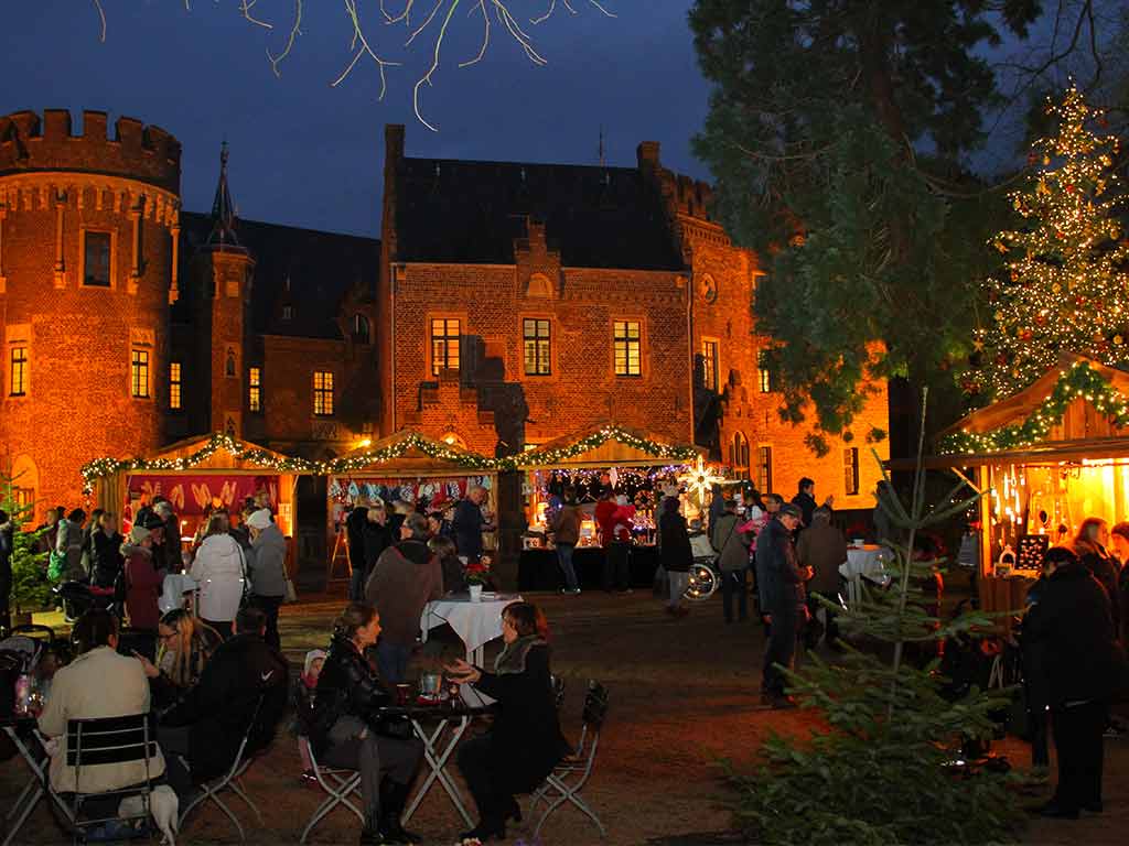 Weihnachtsmarkt auf Schloss Paffendorf in Bergheim öffnet zum 1. Advent
