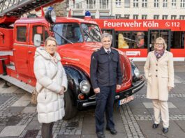 Stadtdirektorin Andrea Blome (links), KVB-Vorstandsvorsitzende Stefanie Haaks und der stellvertretende Leiter der Feuerwehr Köln, Dr. Volker Ruster.