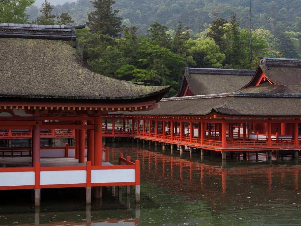 Der Legende nach wurde der Schrein Itsukushima-Jinja bereits im sechsten Jahrhundert gegründet.